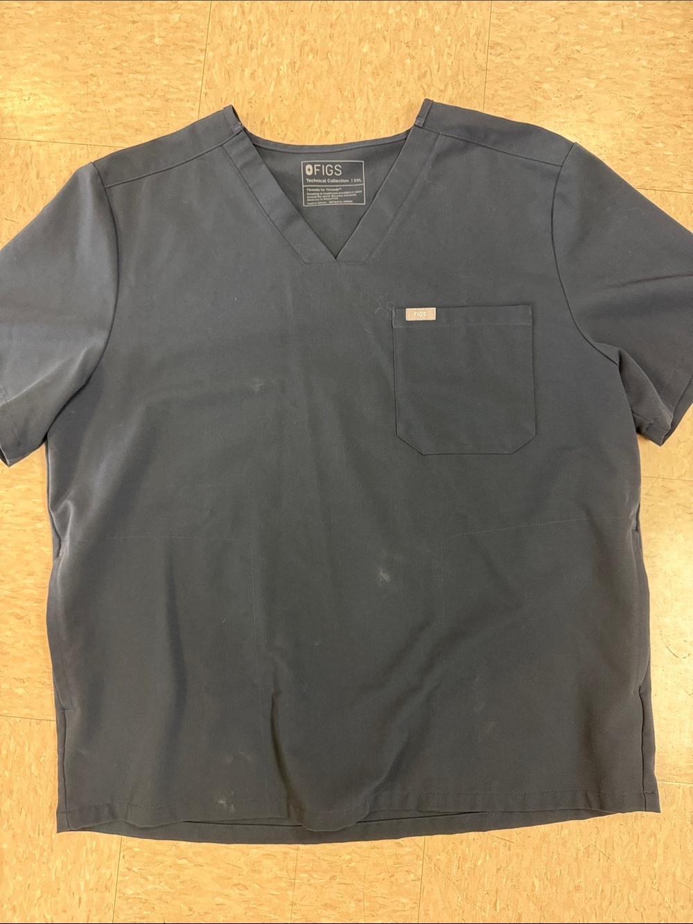 Figs Men’s V-Neck Scrub Top in Navy Blue
